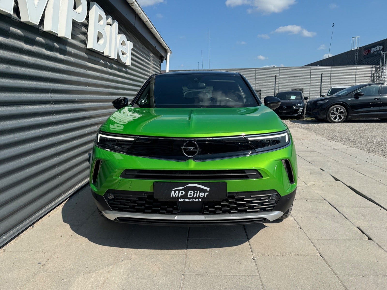 Grøn Opel Mokka-e fra 2023