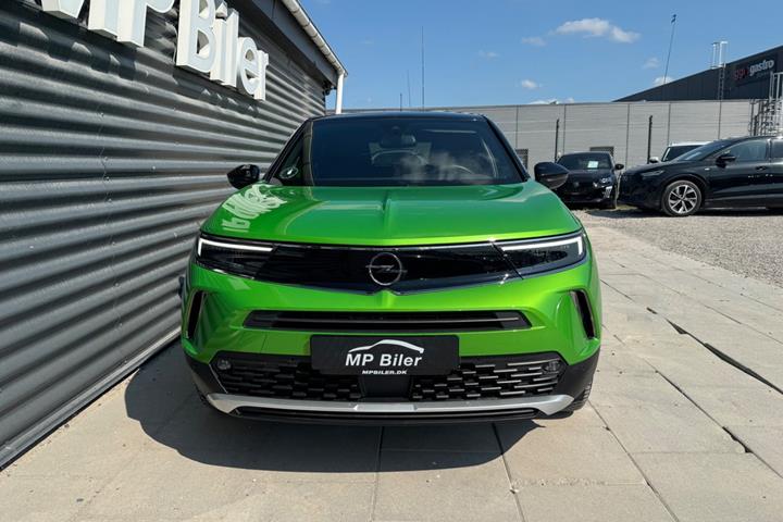 Grøn Opel Mokka-e fra 2023