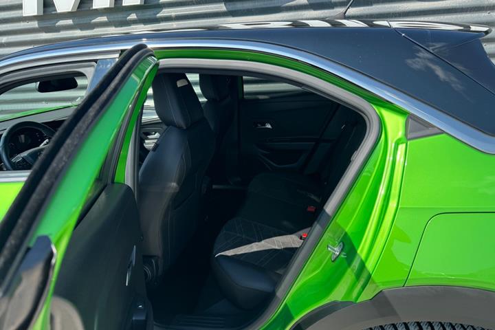 Grøn Opel Mokka-e fra 2023