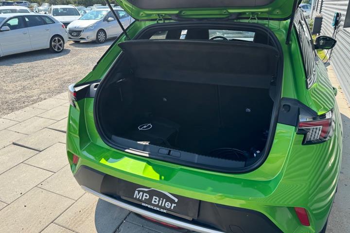 Grøn Opel Mokka-e fra 2023