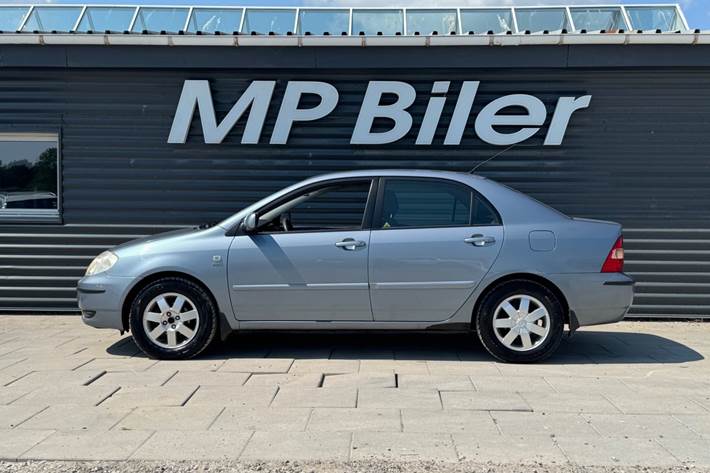 Grøn Toyota Corolla fra 2002