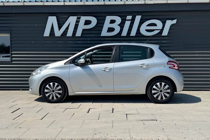 Sølv Peugeot 208 fra 2015