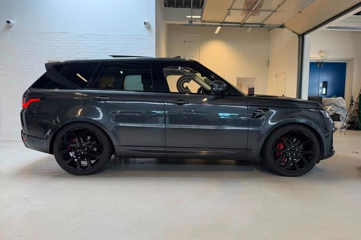 Grå Land Rover Range Rover sport fra 2018