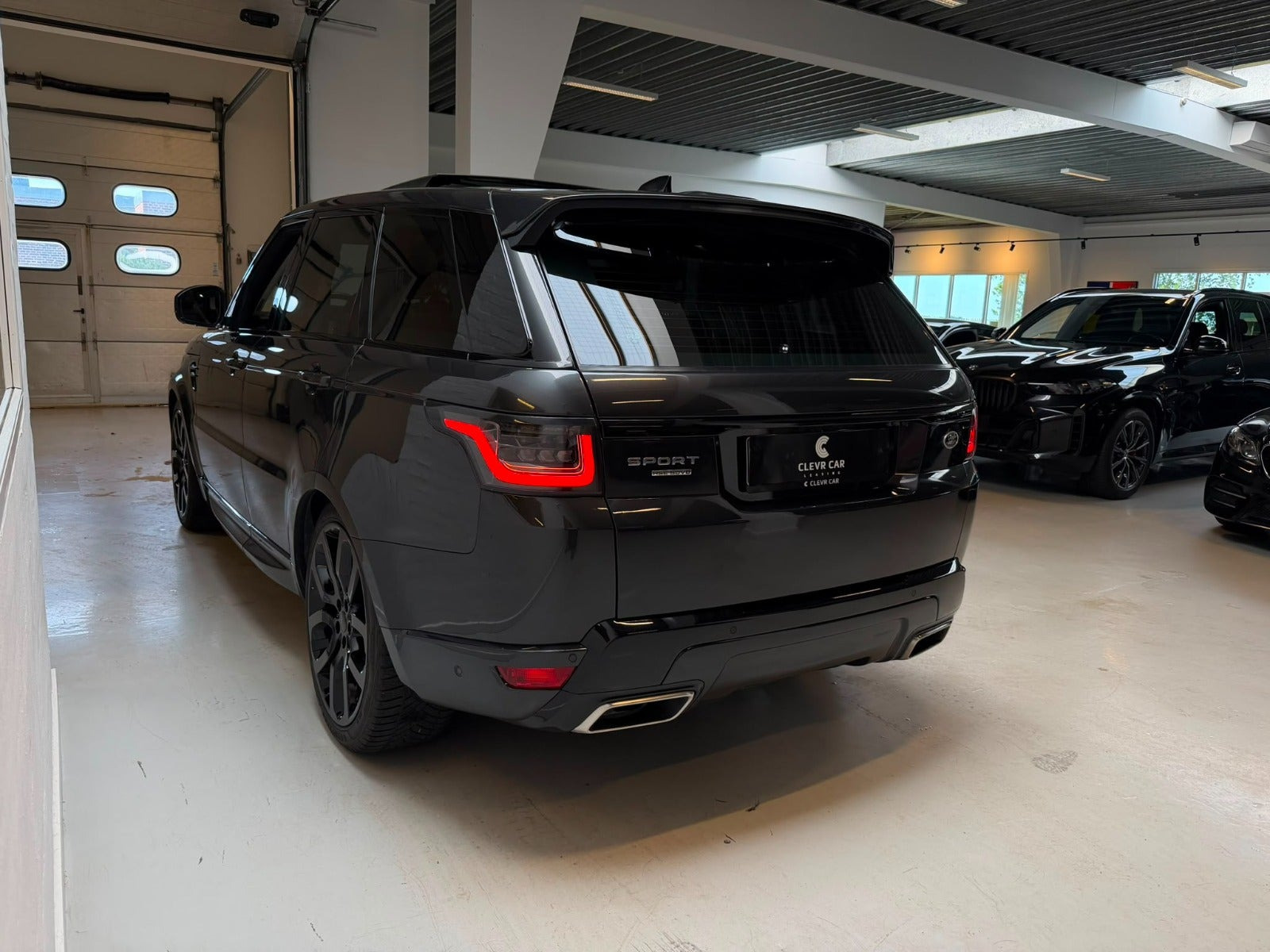 Grå Land Rover Range Rover sport fra 2018