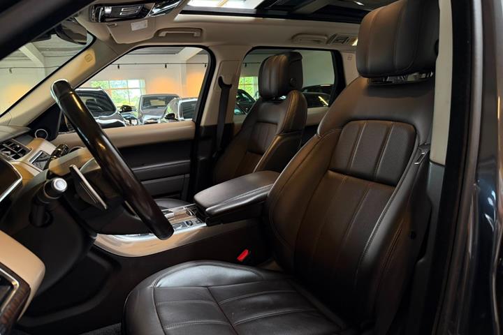Grå Land Rover Range Rover sport fra 2018