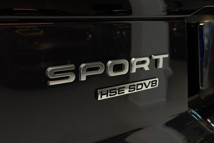 Grå Land Rover Range Rover sport fra 2018