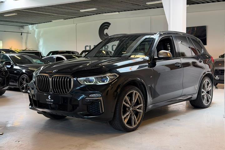 Sort BMW X5 fra 2019 set udefra