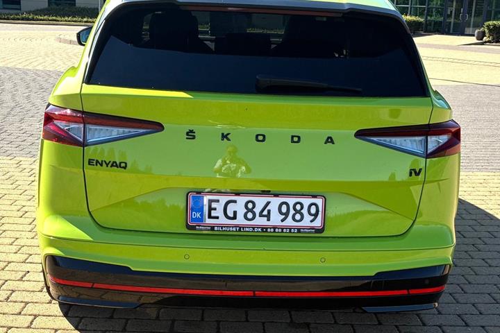 Grøn Skoda Enyaq fra 2023