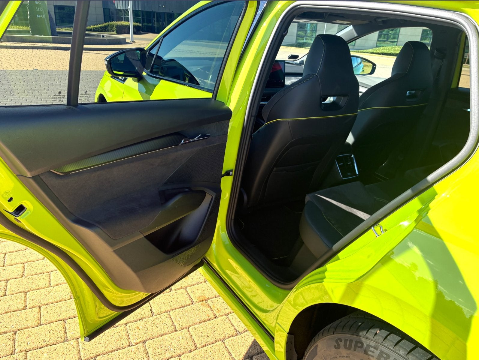 Grøn Skoda Enyaq fra 2023