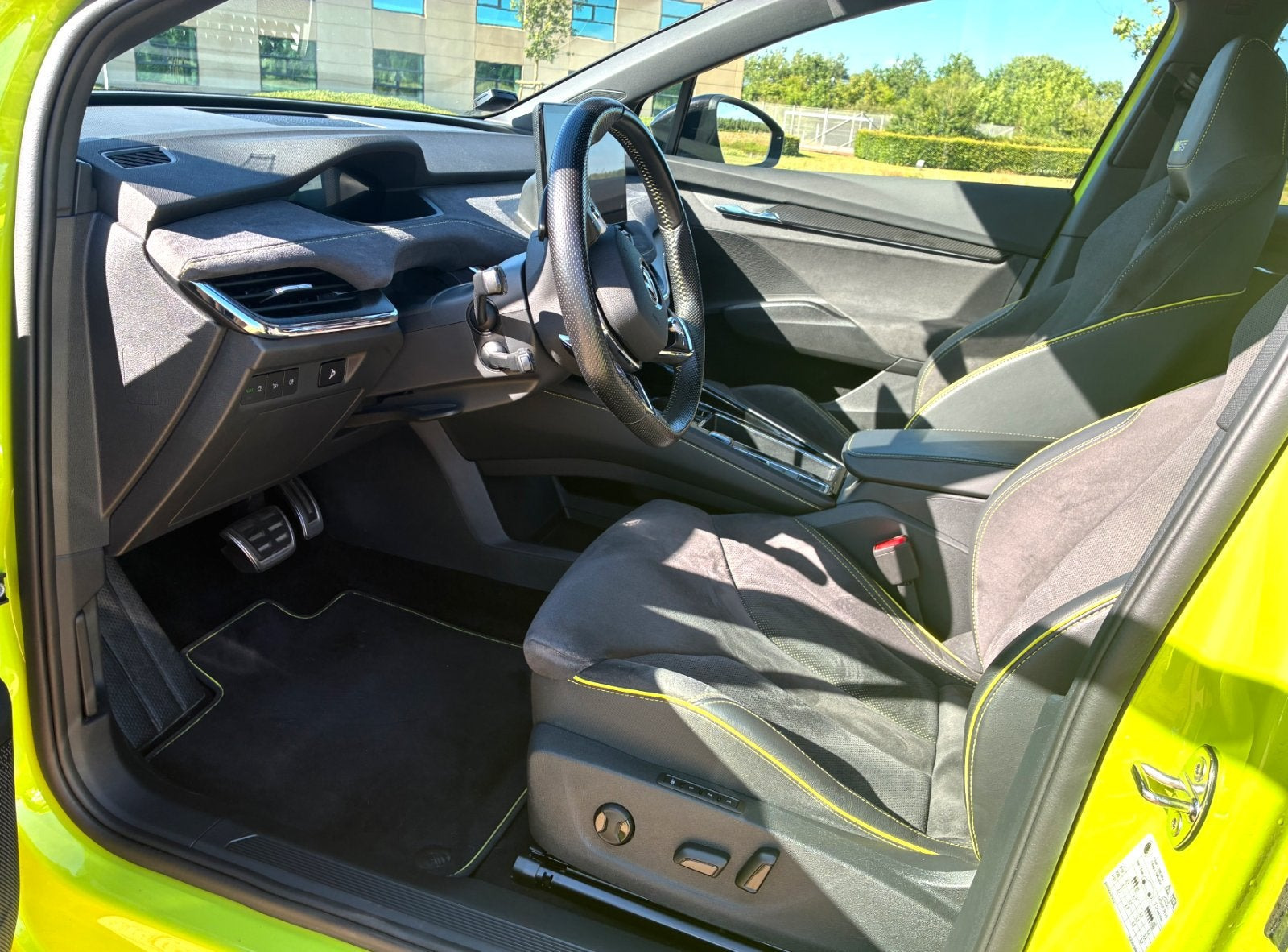 Grøn Skoda Enyaq fra 2023