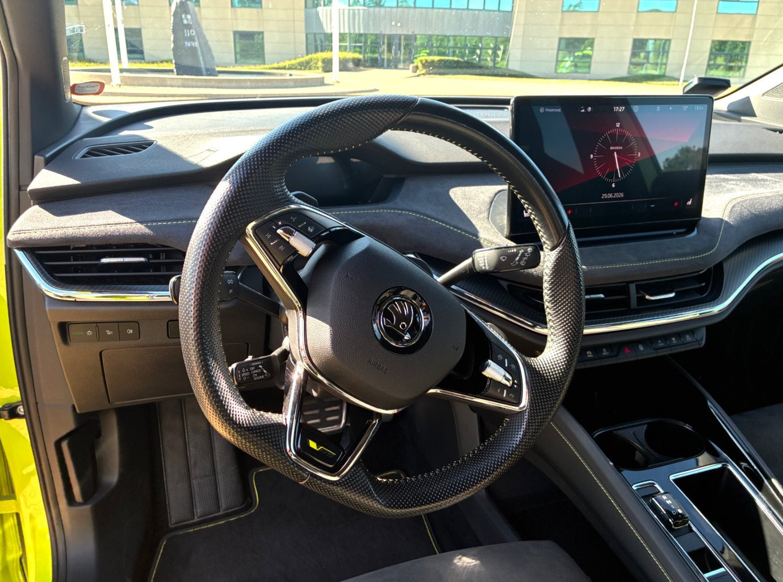 Grøn Skoda Enyaq fra 2023