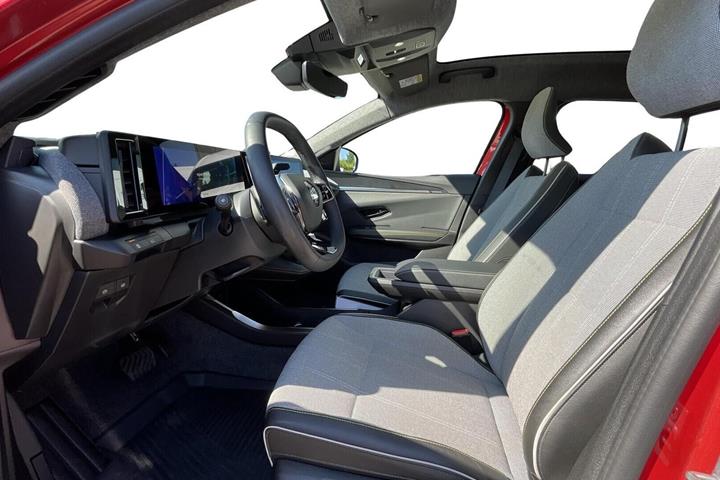 Rød Renault Scenic E-Tech fra 2024