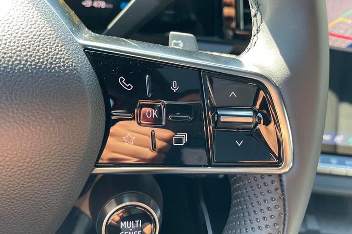 Rød Renault Scenic E-Tech fra 2024