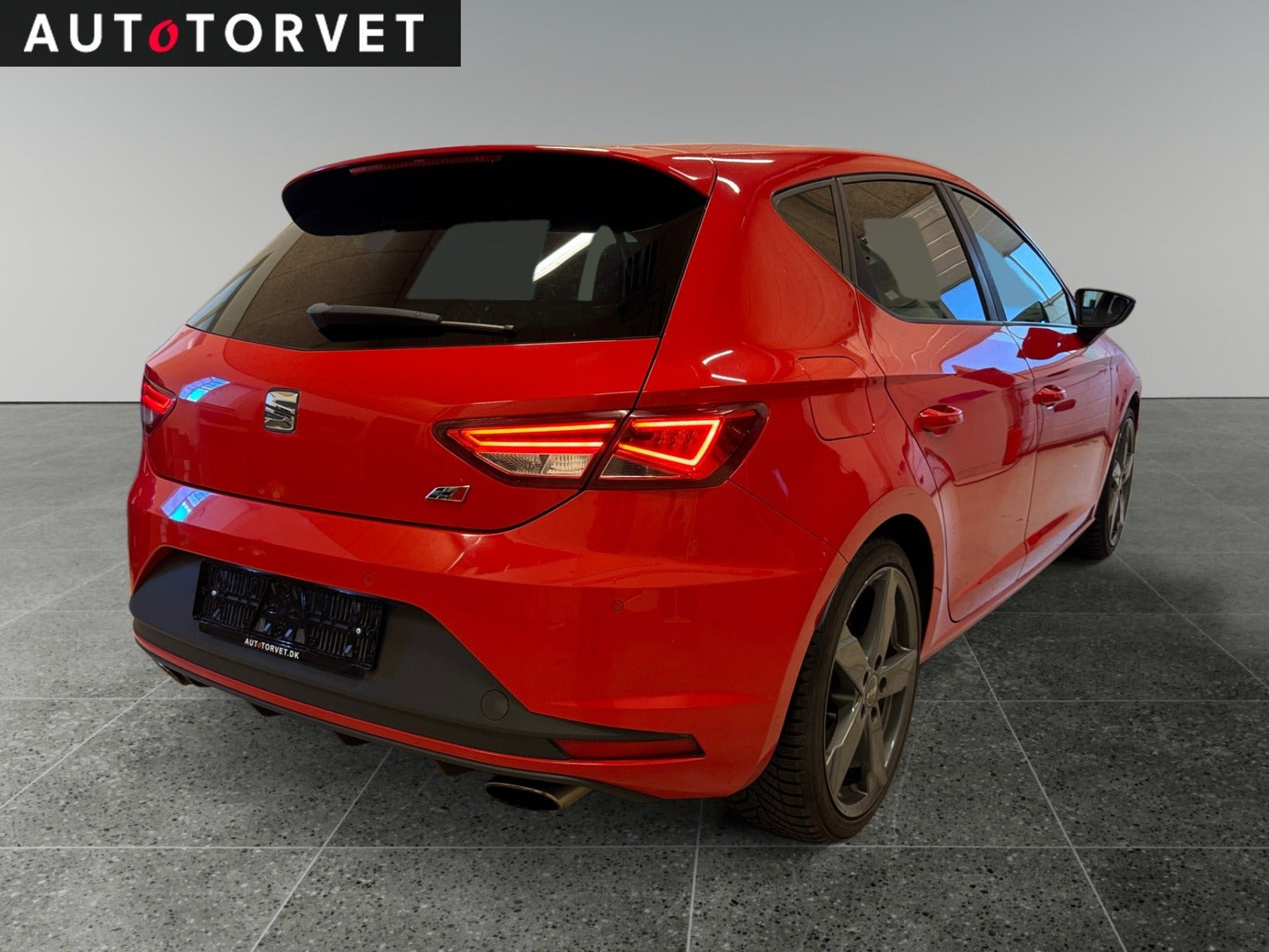 Rød Seat Leon fra 2014