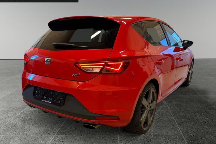 Rød Seat Leon fra 2014
