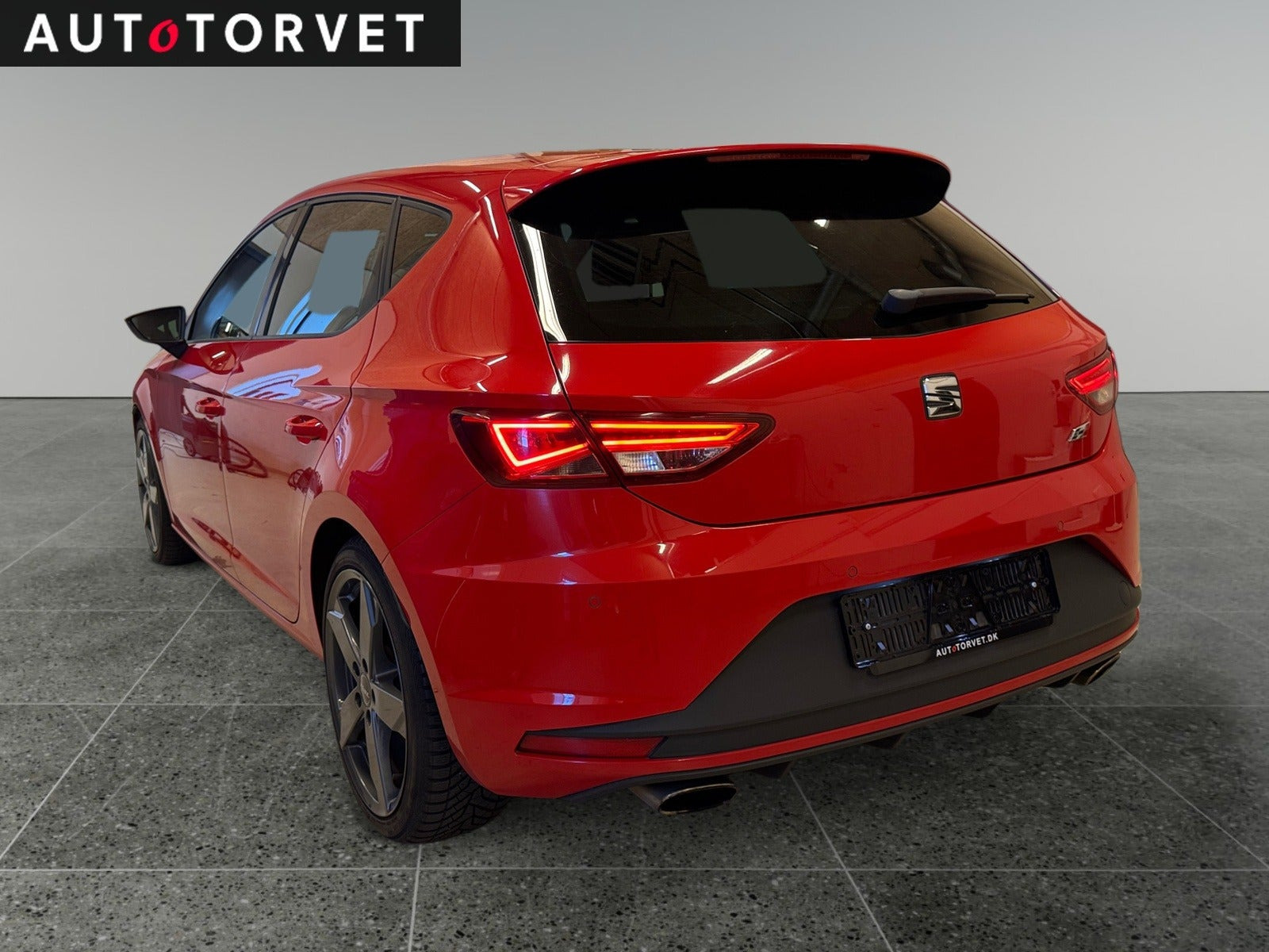 Rød Seat Leon fra 2014