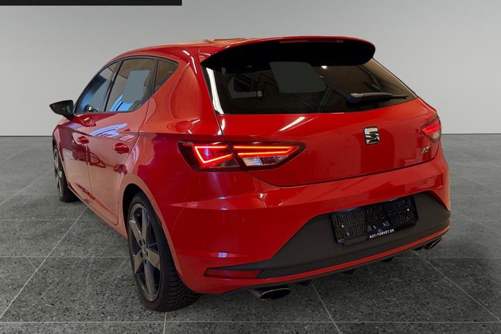 Rød Seat Leon fra 2014