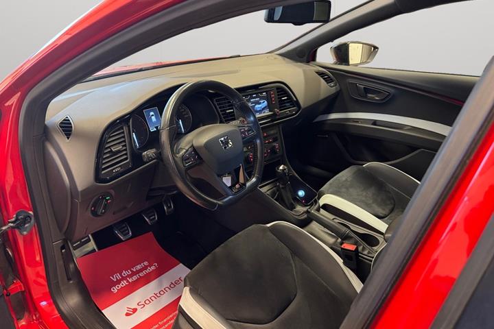 Rød Seat Leon fra 2014