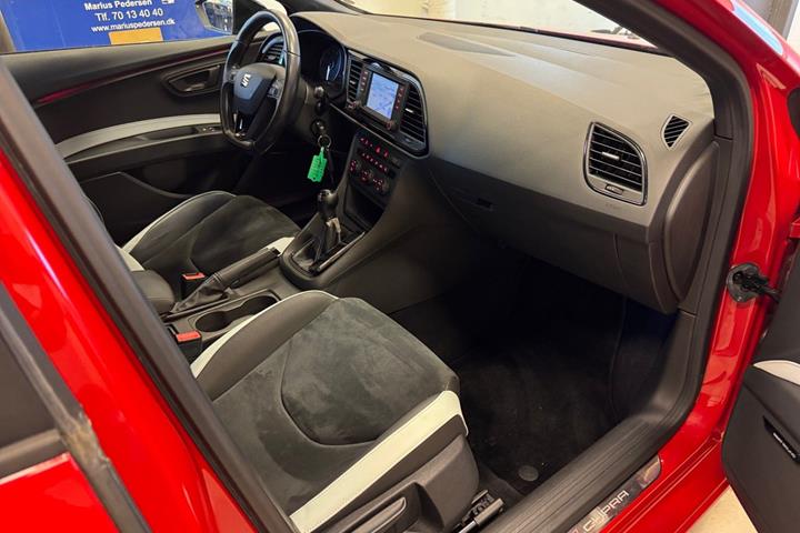 Rød Seat Leon fra 2014