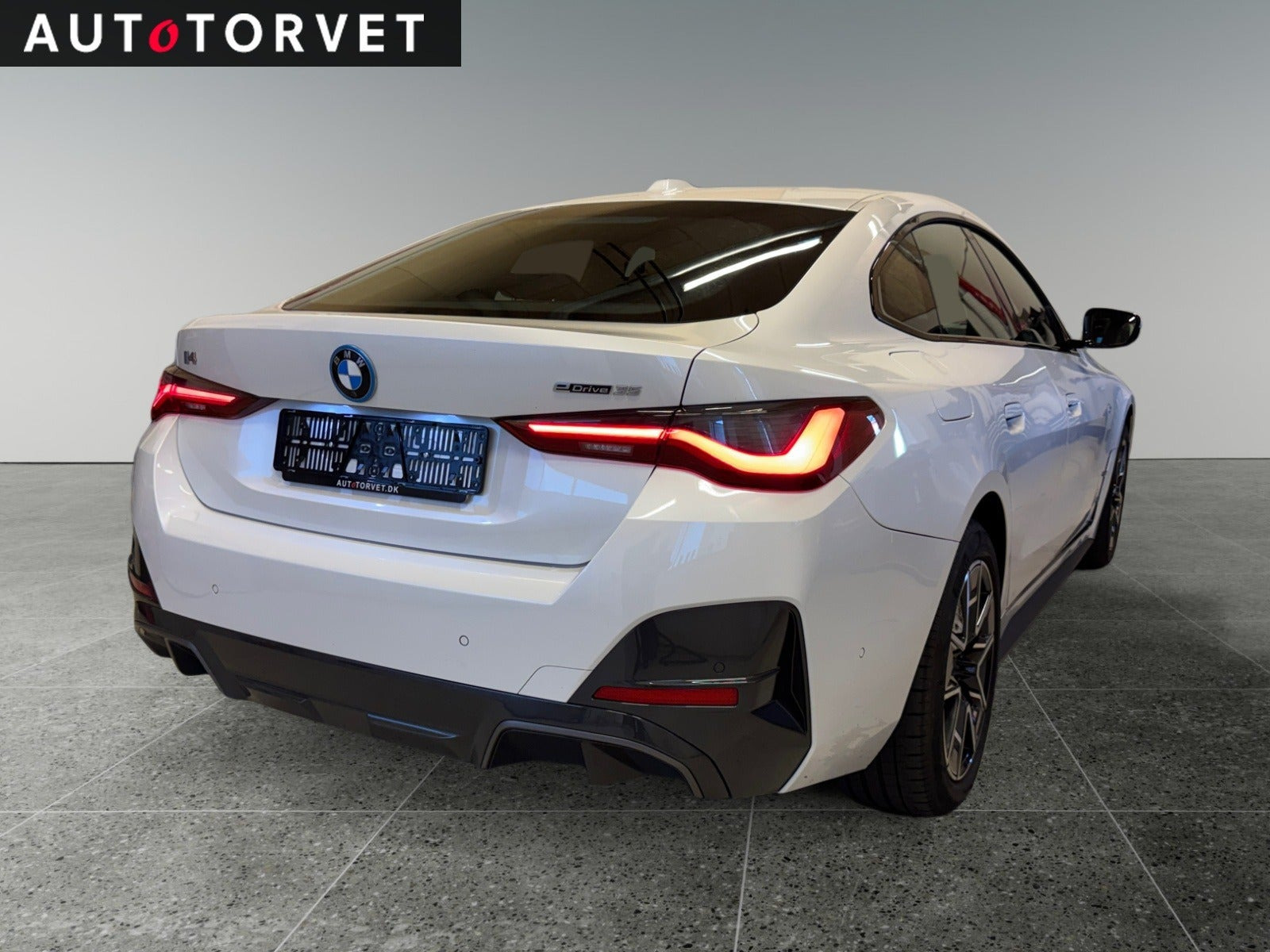 Hvid BMW i4 fra 2024