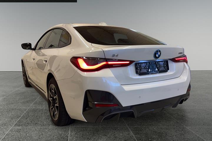 Hvid BMW i4 fra 2024