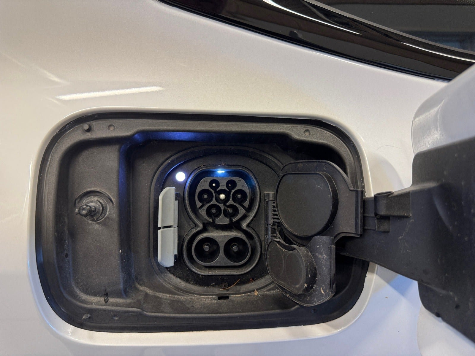 Hvid BMW i4 fra 2024