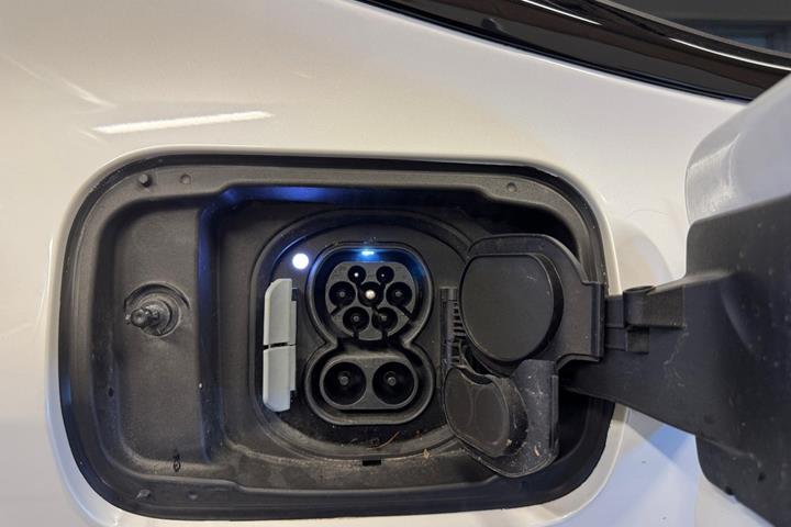 Hvid BMW i4 fra 2024