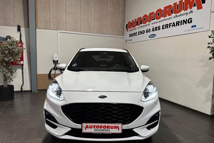Hvid Ford Kuga fra 2021
