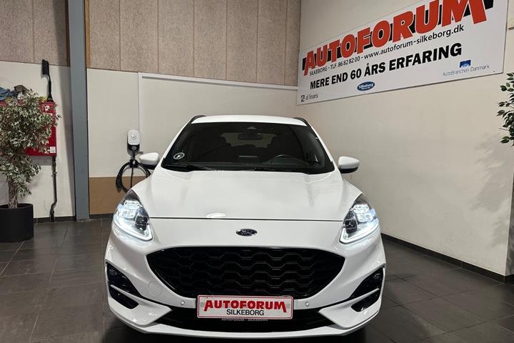 Hvid Ford Kuga fra 2021