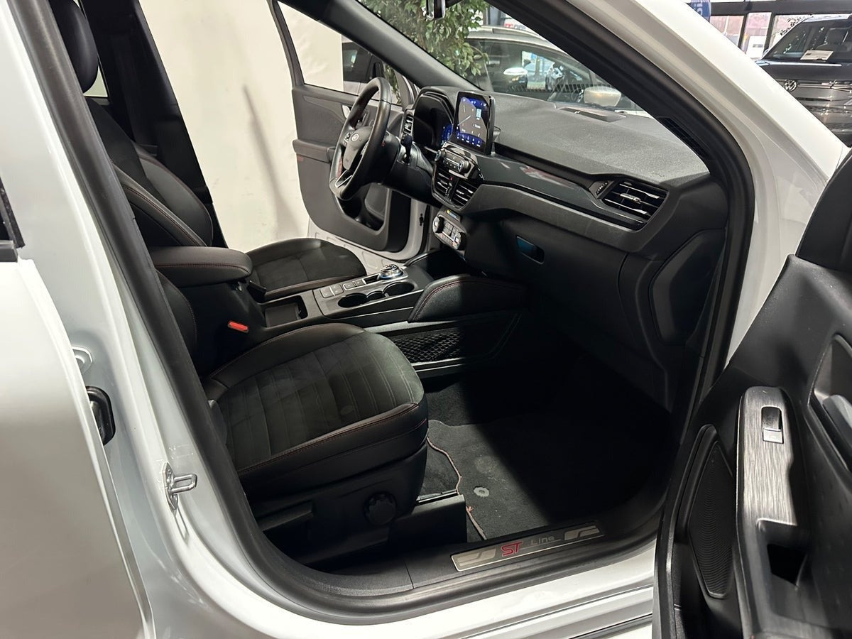 Hvid Ford Kuga fra 2021