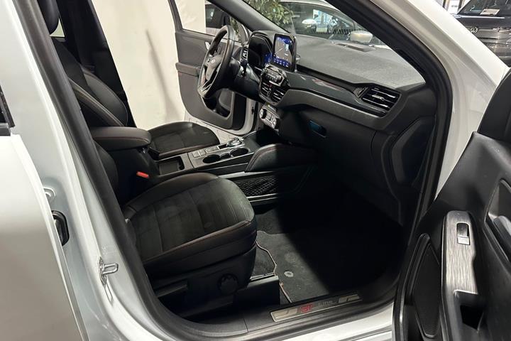 Hvid Ford Kuga fra 2021
