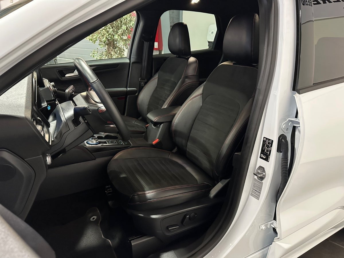 Hvid Ford Kuga fra 2021