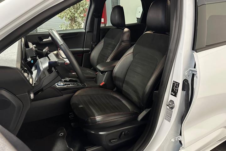 Hvid Ford Kuga fra 2021