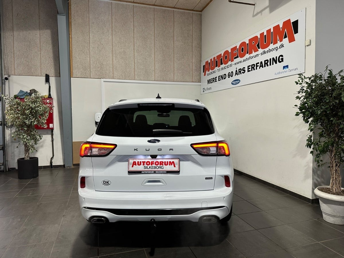 Hvid Ford Kuga fra 2021
