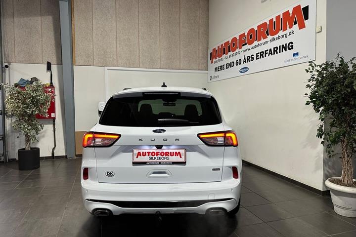 Hvid Ford Kuga fra 2021