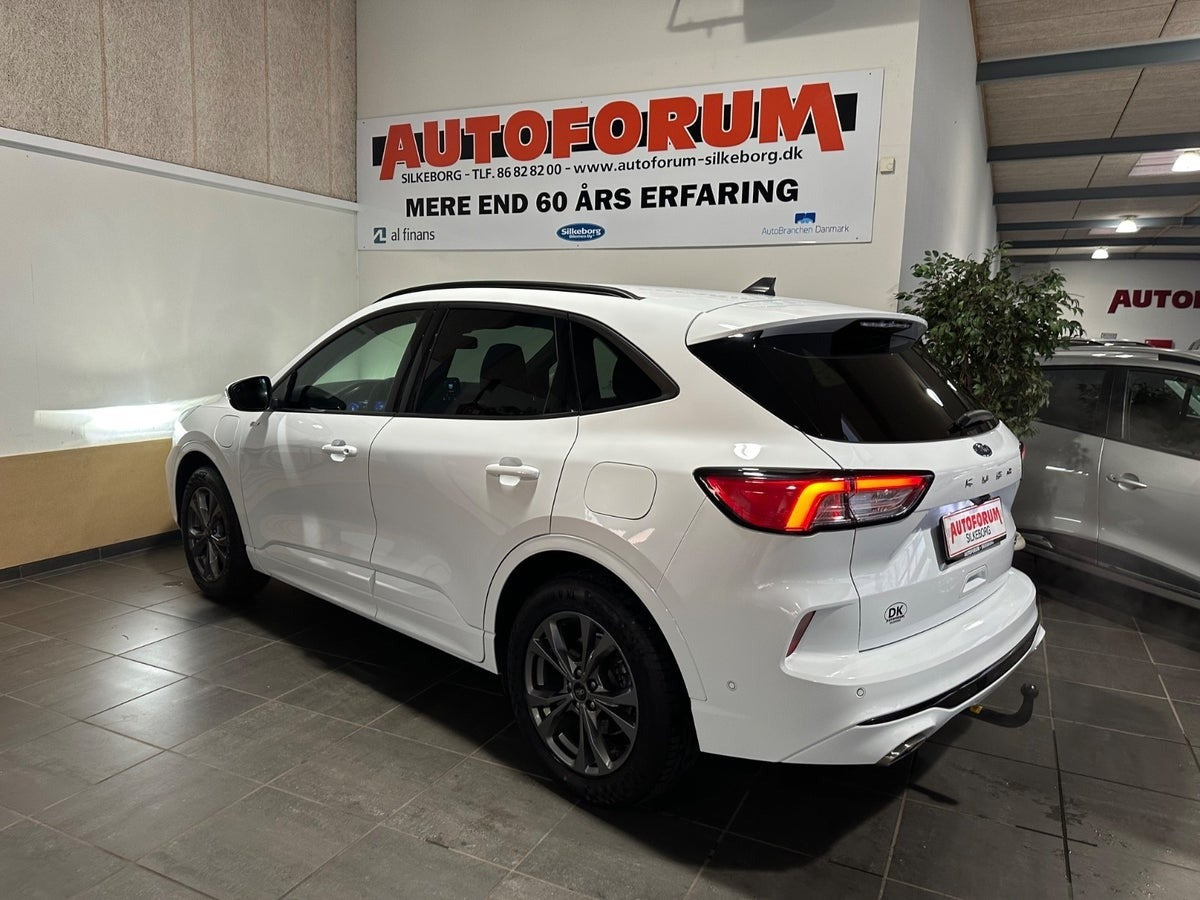 Hvid Ford Kuga fra 2021