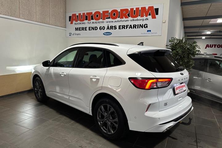Hvid Ford Kuga fra 2021