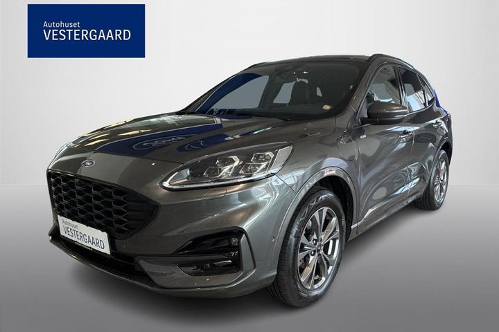 Grå Ford Kuga fra 2021 set udefra
