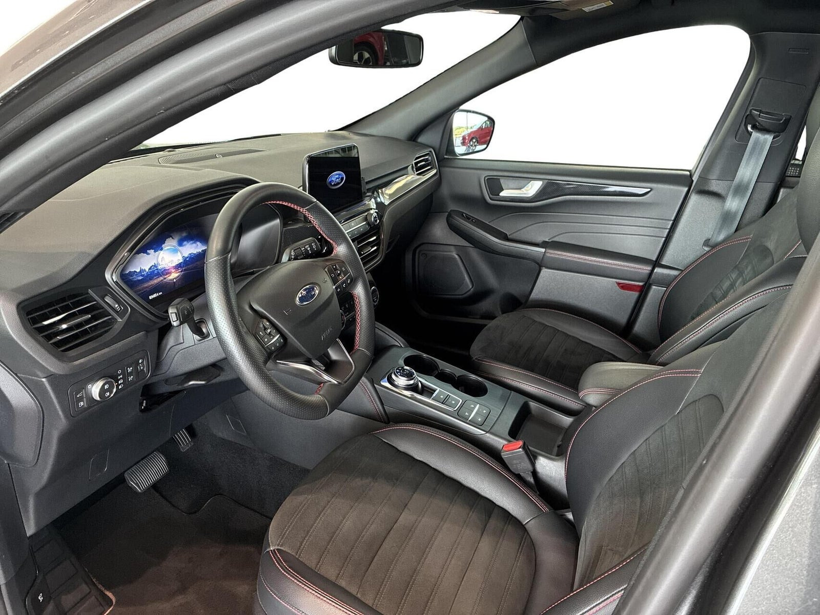 Grå Ford Kuga fra 2021