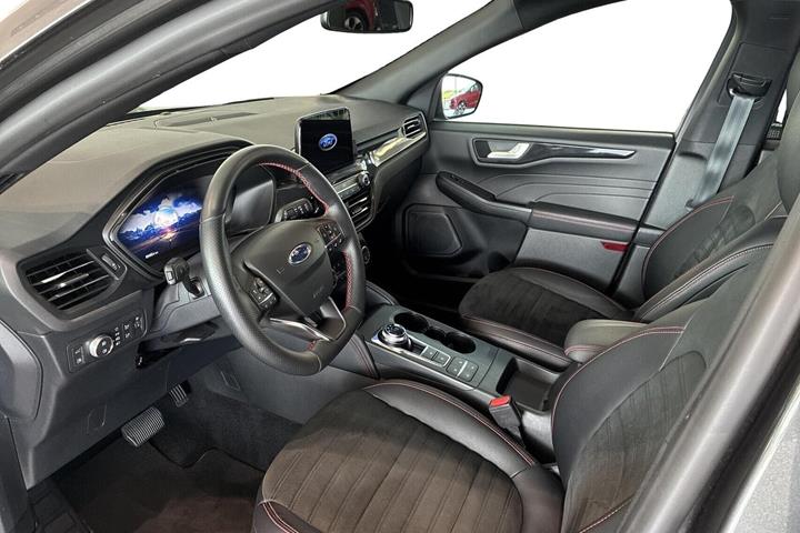 Grå Ford Kuga fra 2021