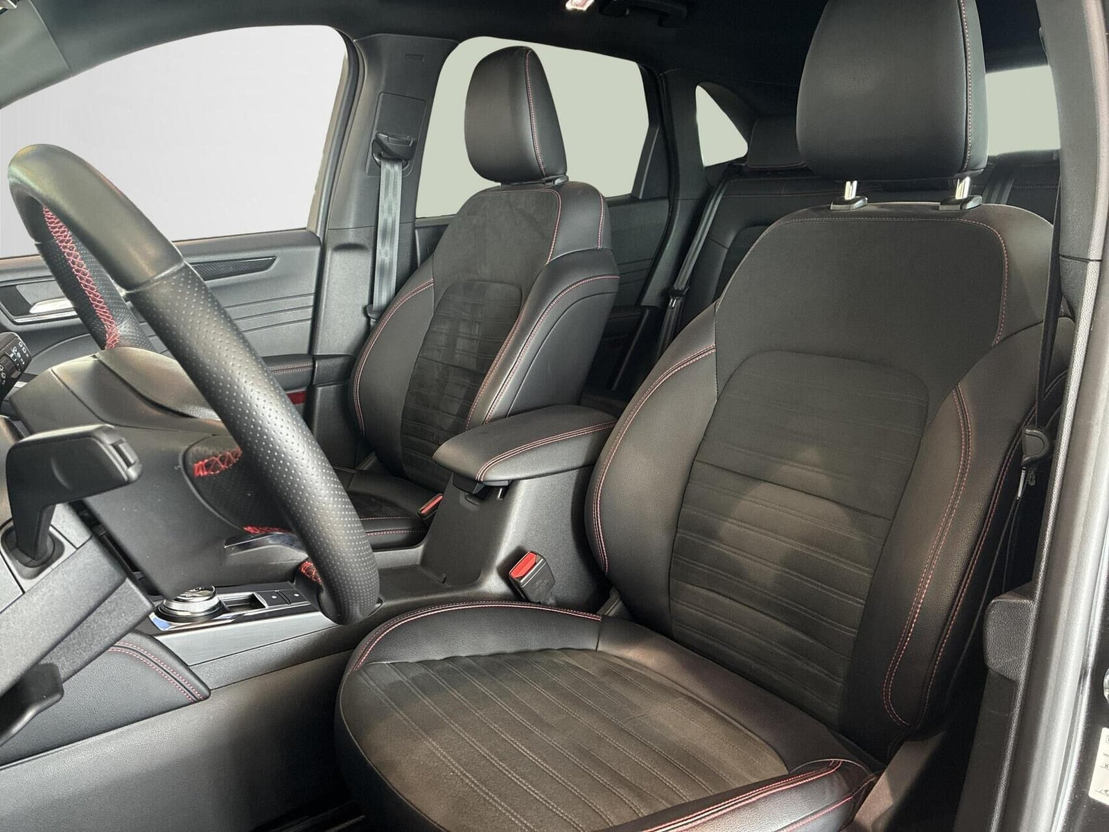 Grå Ford Kuga fra 2021