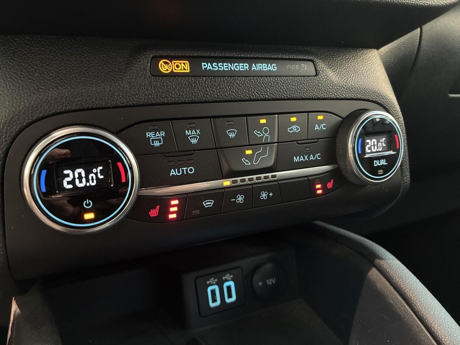 Grå Ford Kuga fra 2021