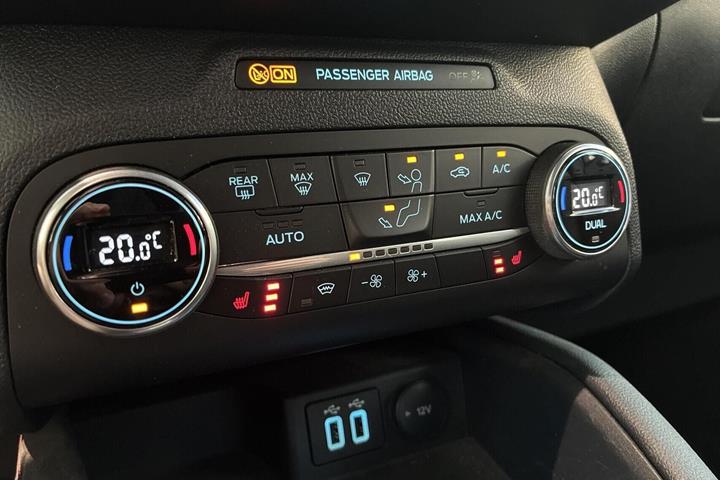 Grå Ford Kuga fra 2021