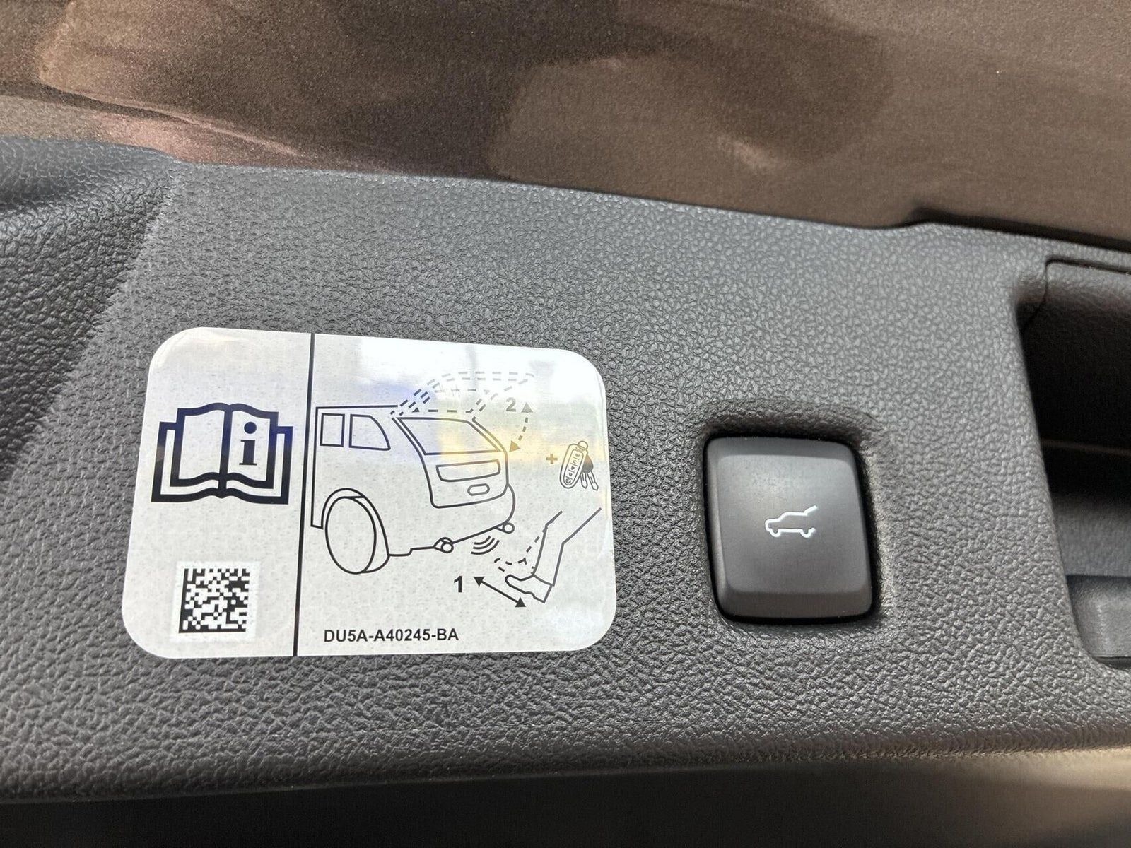 Grå Ford Kuga fra 2021