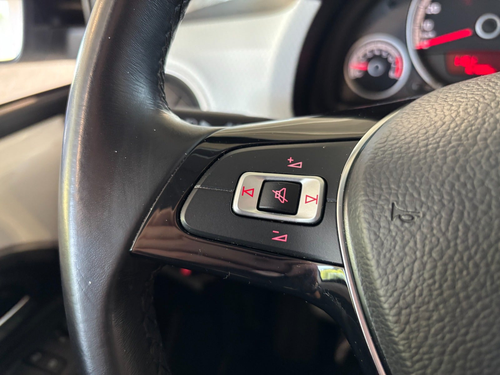 Hvid VW UP! fra 2018
