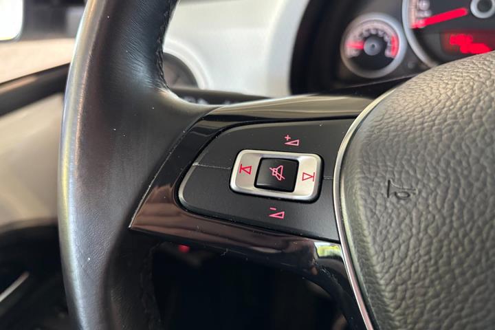 Hvid VW UP! fra 2018