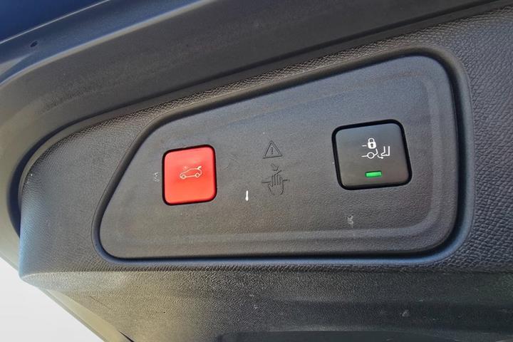 Hvid Peugeot 3008 fra 2020
