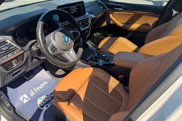 Hvid BMW iX3 fra 2022