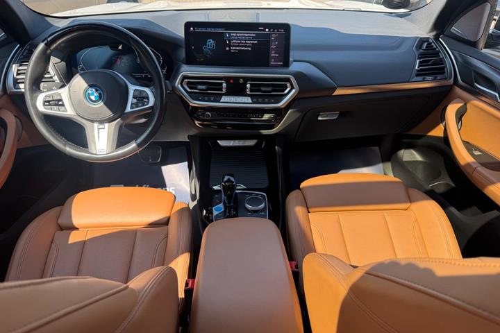 Hvid BMW iX3 fra 2022