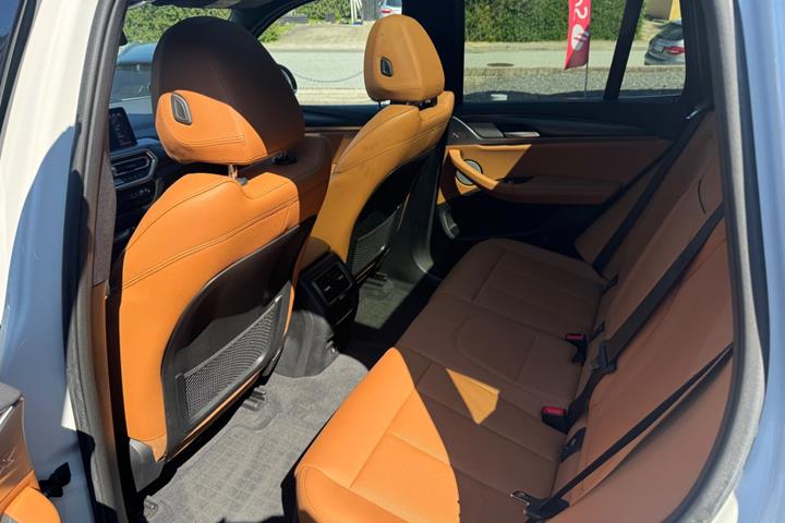 Hvid BMW iX3 fra 2022